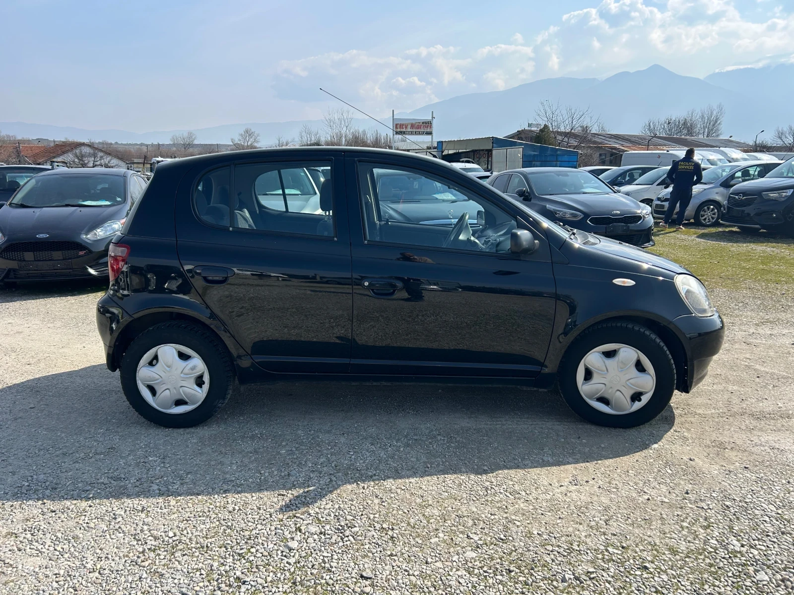 Toyota Yaris perfekt, снимка 4 - Автомобили и джипове - 53811493