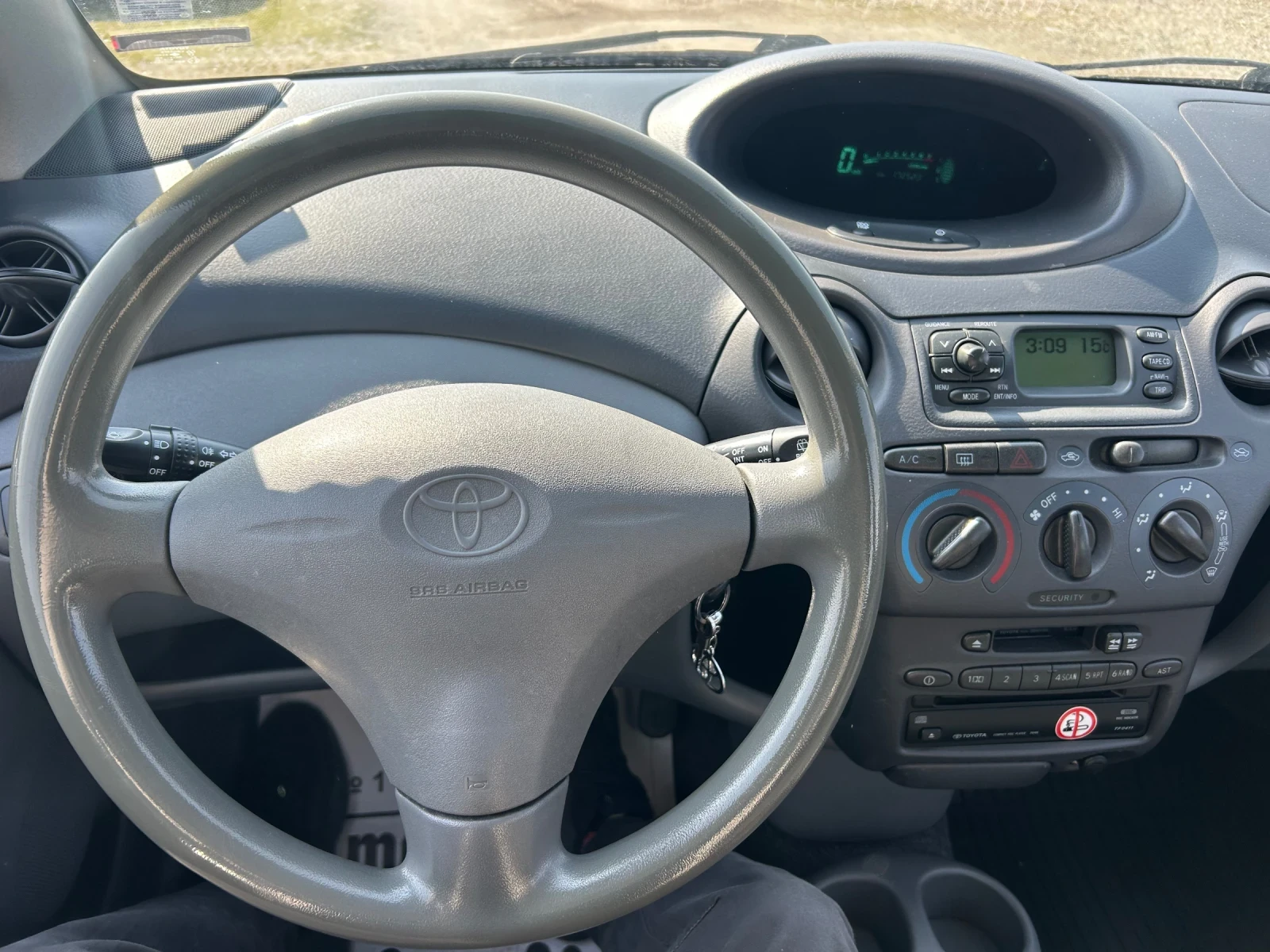 Toyota Yaris perfekt, снимка 9 - Автомобили и джипове - 53811493
