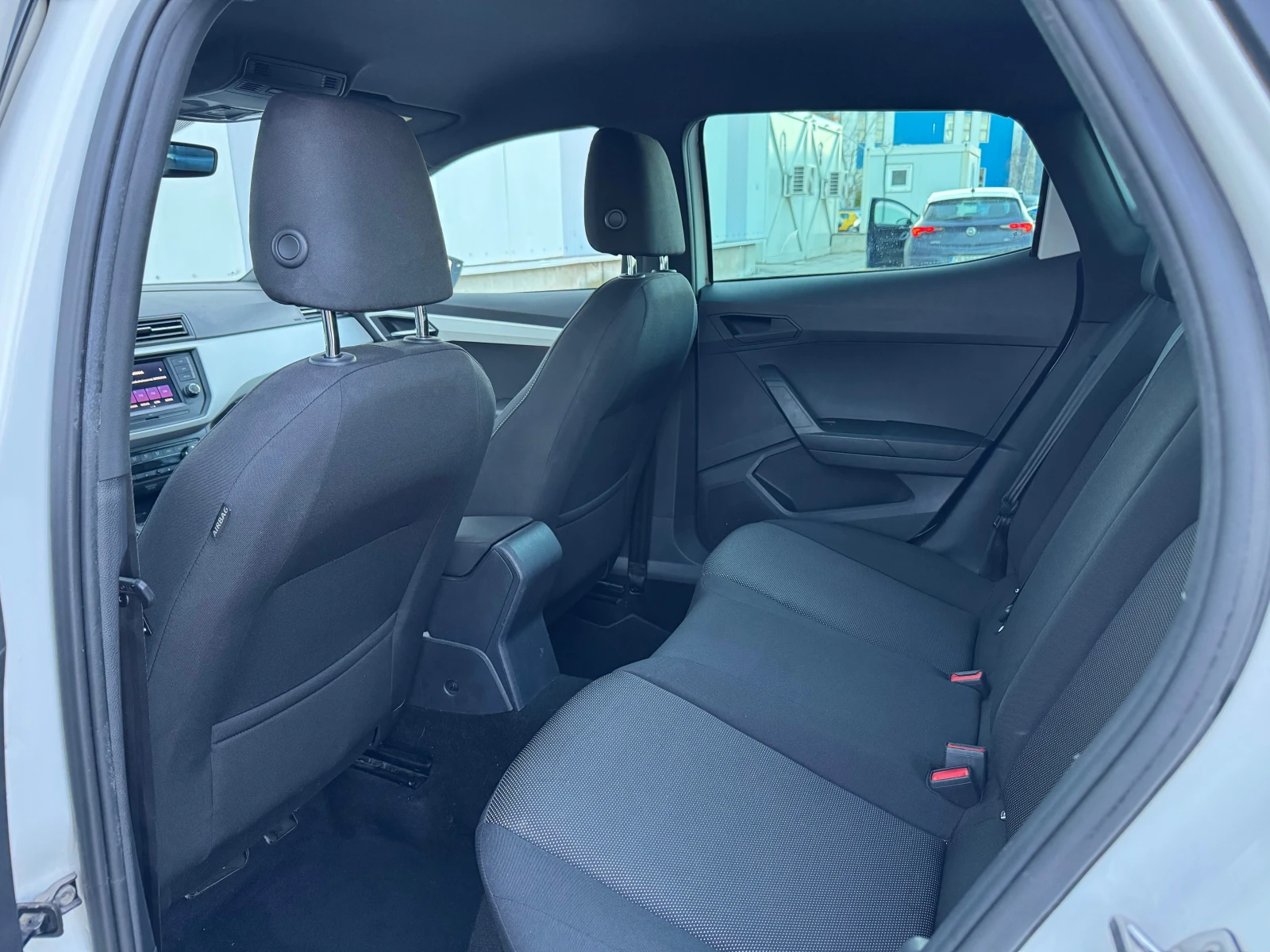 Seat Ibiza TSI 115 к.с Xcellence, снимка 10 - Автомобили и джипове - 53828305