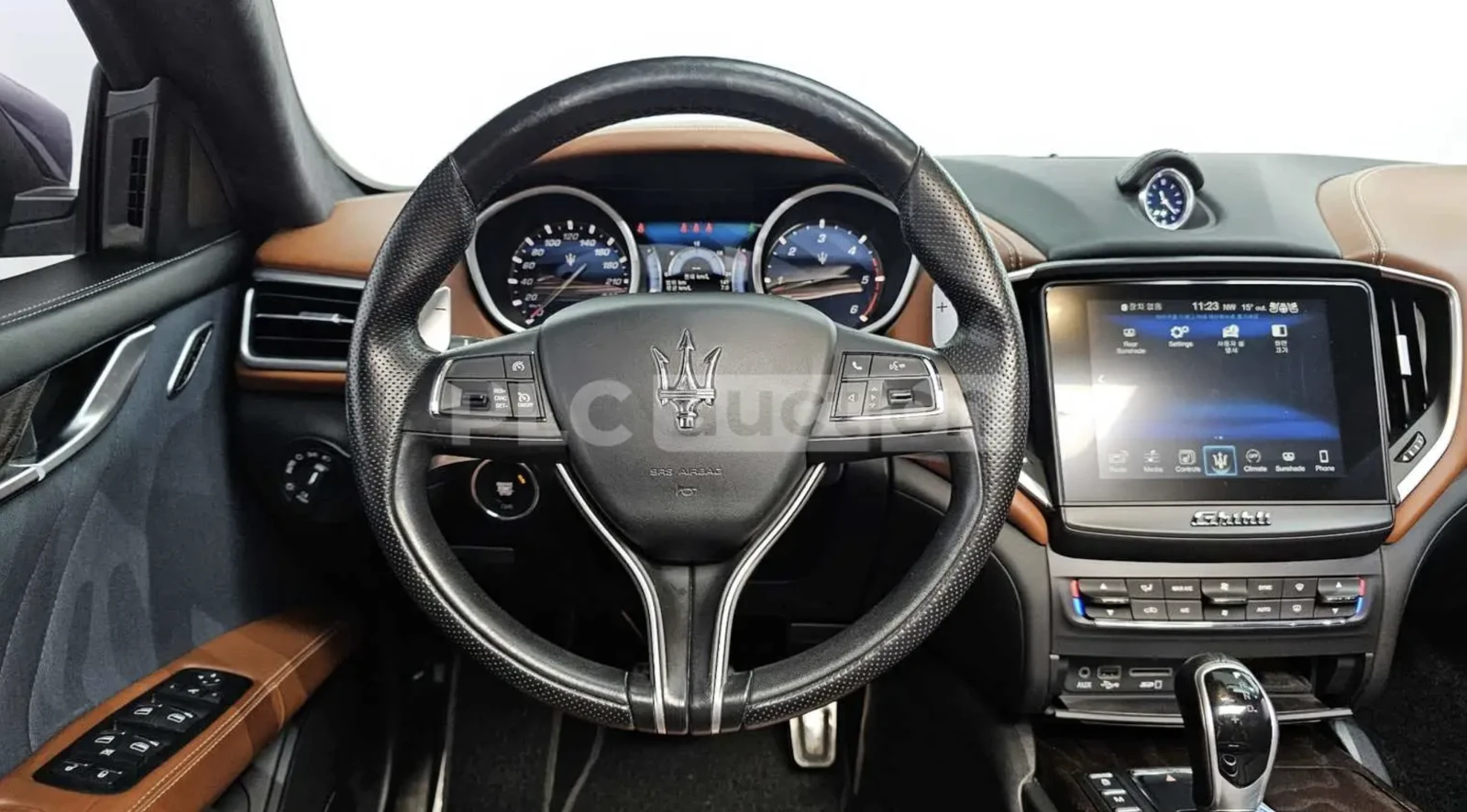 Maserati Ghibli, снимка 13 - Автомобили и джипове - 54044208