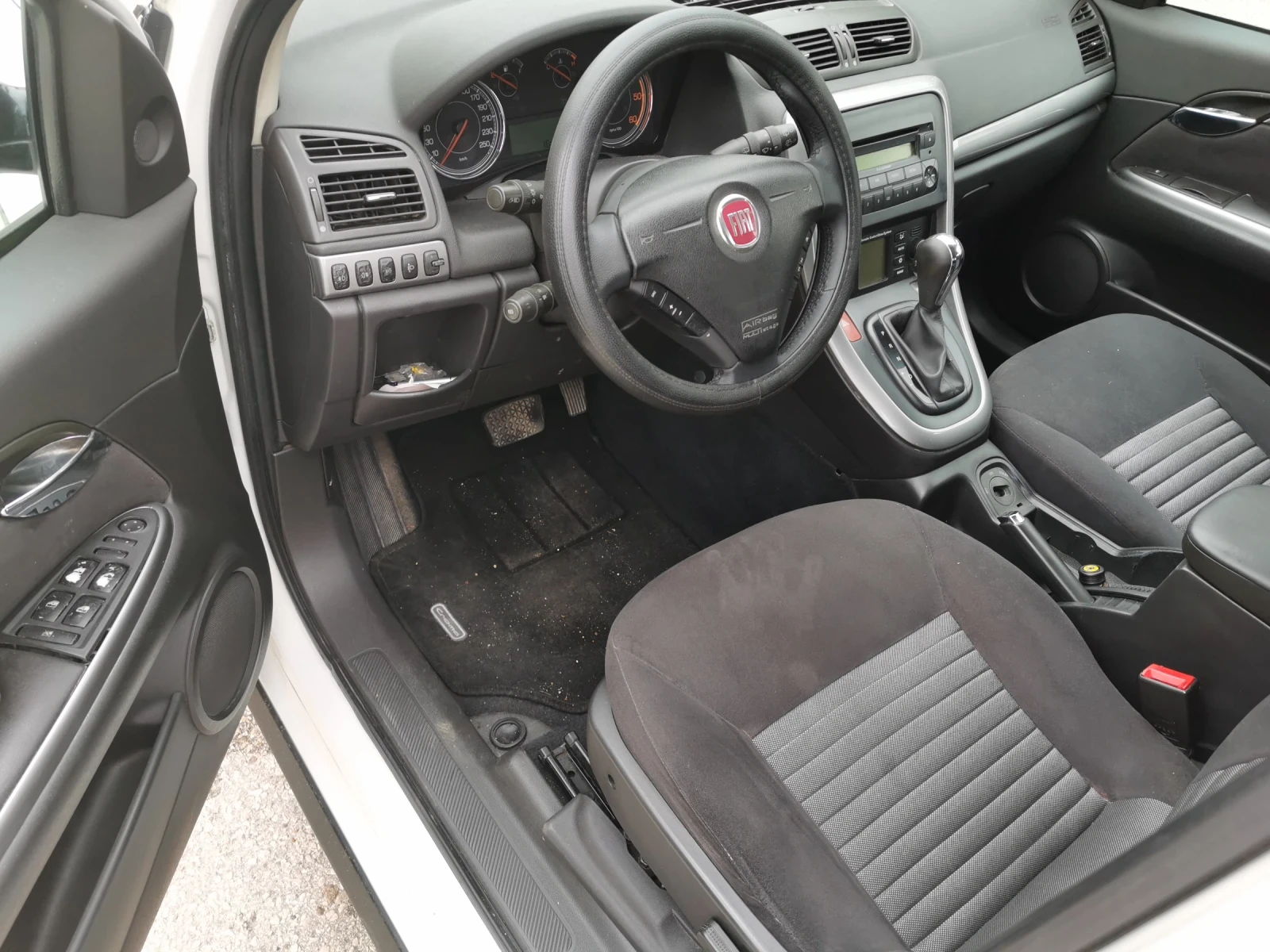 Fiat Croma 1.9Mjet avtomat, снимка 9 - Автомобили и джипове - 54123865