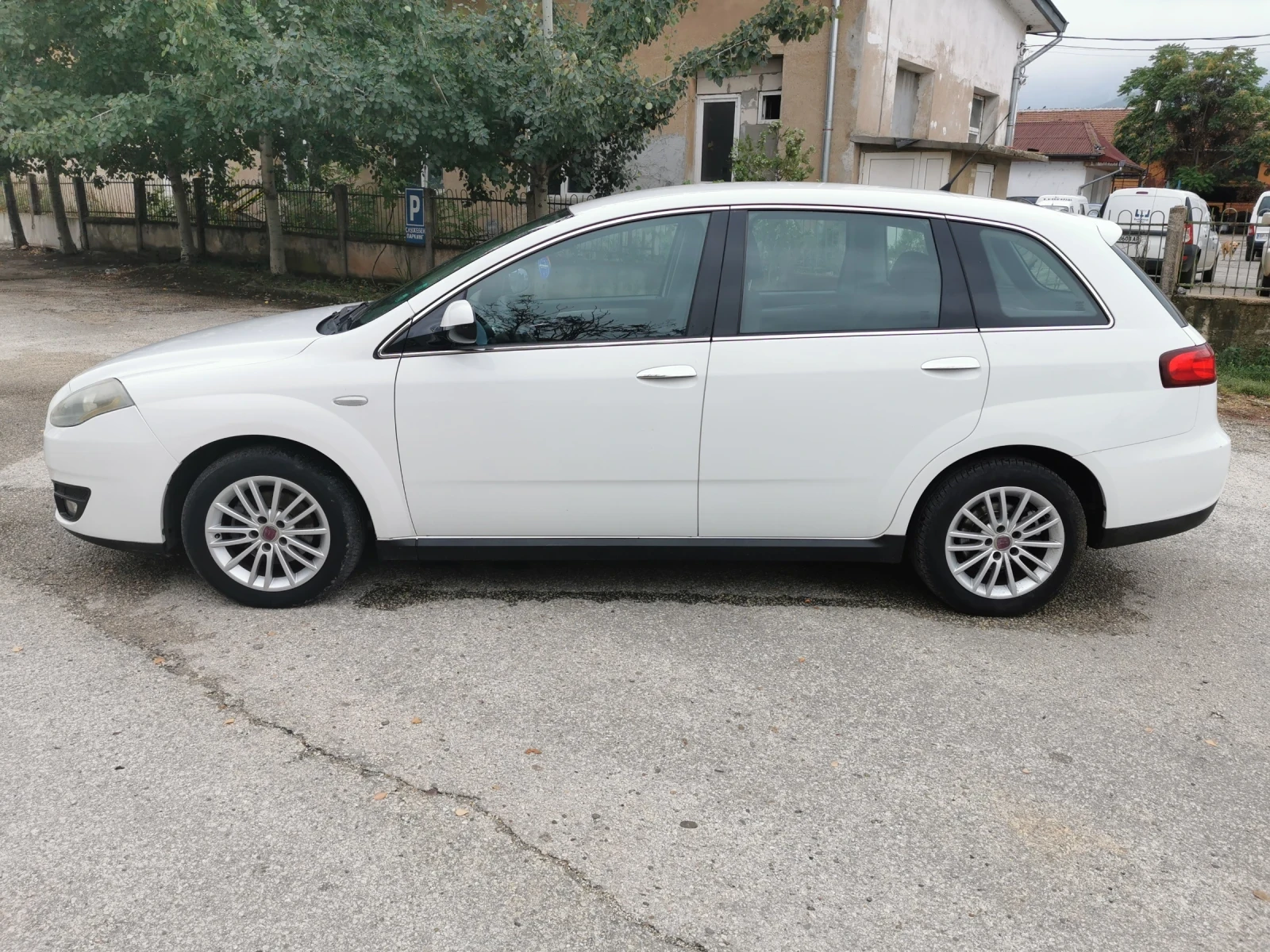 Fiat Croma 1.9Mjet avtomat, снимка 3 - Автомобили и джипове - 54123865