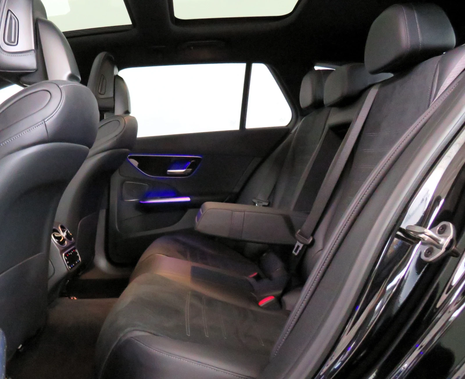 Mercedes-Benz C 300, снимка 8 - Автомобили и джипове - 54139462