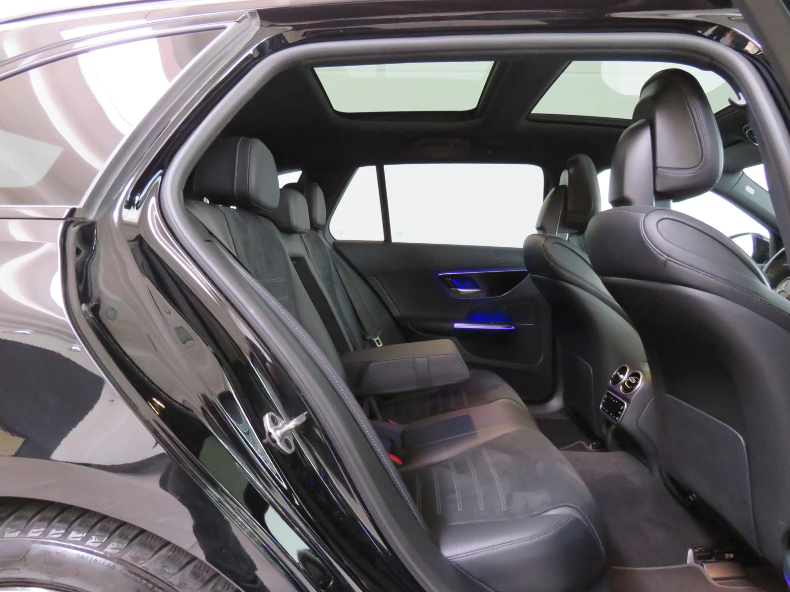 Mercedes-Benz C 300, снимка 9 - Автомобили и джипове - 54139462