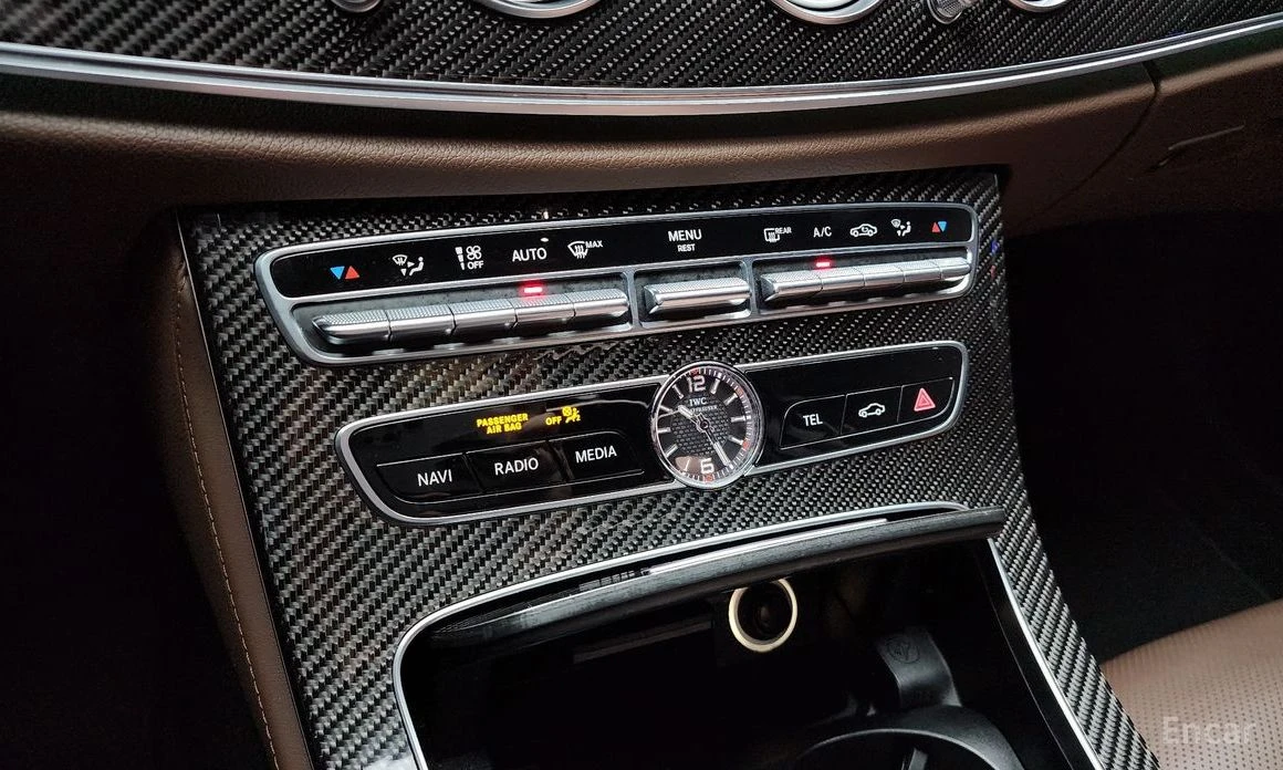 Mercedes-Benz E 63 AMG 4MATIC+ * BURMESTER 3D* HEAD-UP* CARBON* ПАНОРАМА, снимка 14 - Автомобили и джипове - 54218481