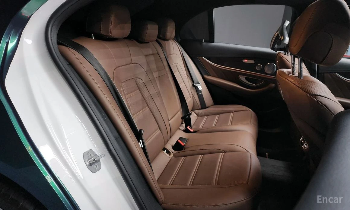 Mercedes-Benz E 63 AMG 4MATIC+ * BURMESTER 3D* HEAD-UP* CARBON* ПАНОРАМА, снимка 15 - Автомобили и джипове - 54218481