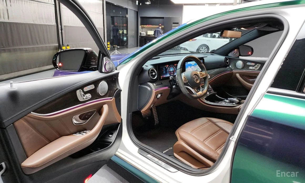 Mercedes-Benz E 63 AMG 4MATIC+ * BURMESTER 3D* HEAD-UP* CARBON* ПАНОРАМА, снимка 8 - Автомобили и джипове - 54218481