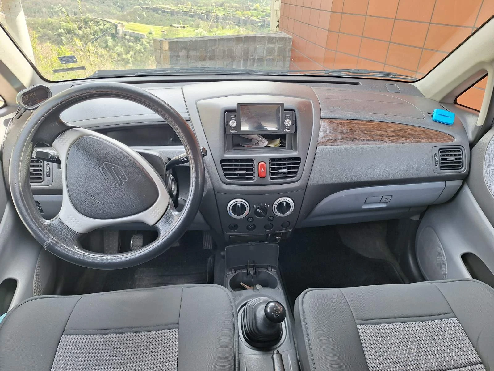 Suzuki Liana, снимка 3 - Автомобили и джипове - 54465935