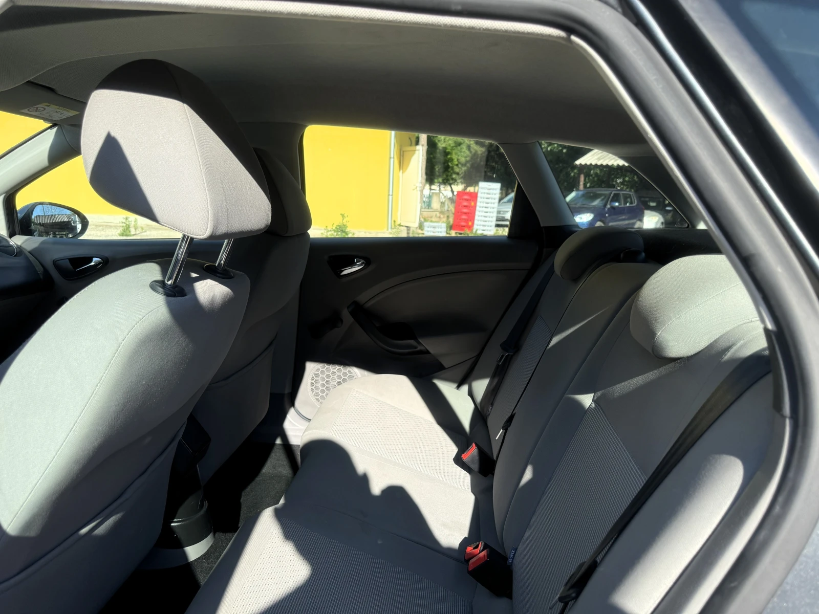 Seat Ibiza 1.6 TDI 105 к.с., снимка 12 - Автомобили и джипове - 54987600