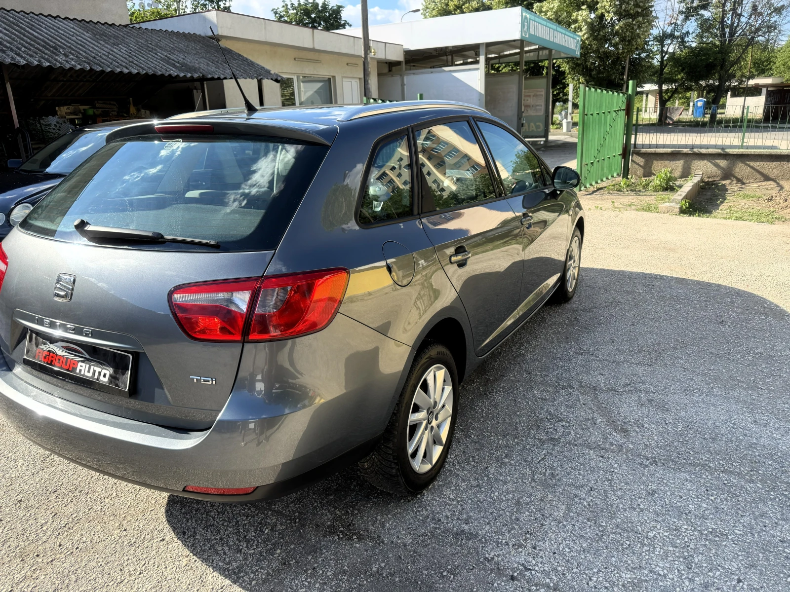 Seat Ibiza 1.6 TDI 105 к.с., снимка 6 - Автомобили и джипове - 54987600