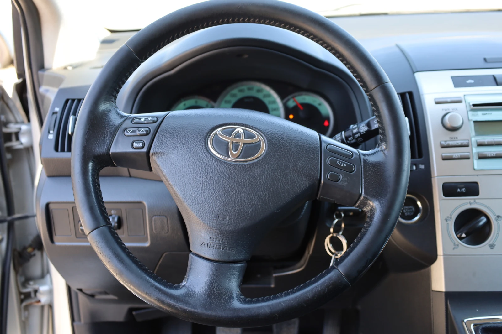Toyota Corolla verso 2.2 D, снимка 9 - Автомобили и джипове - 55068466