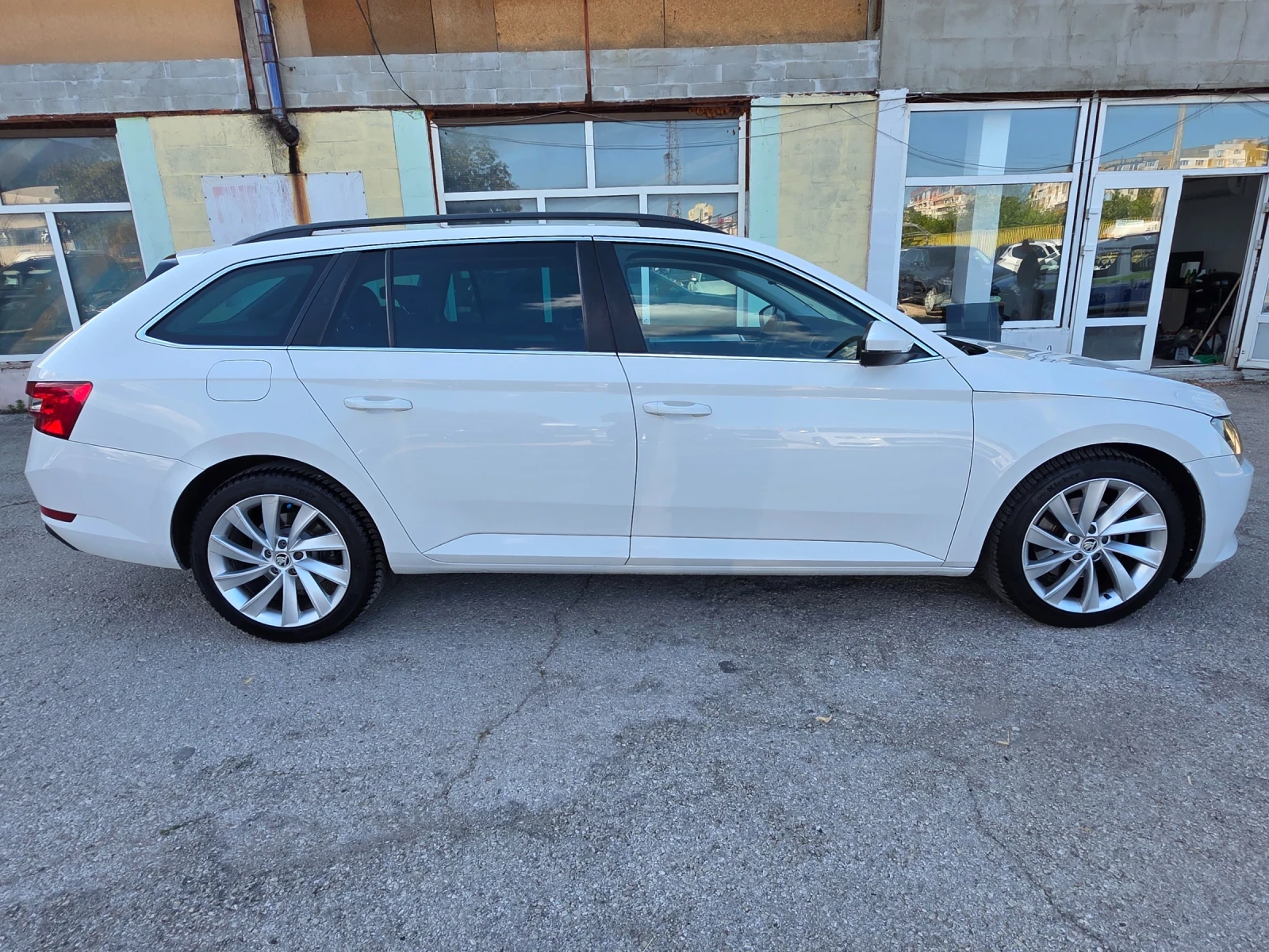 Skoda Superb 2.0TDI 150КС ITALY УНИКАТ, снимка 8 - Автомобили и джипове - 55327239