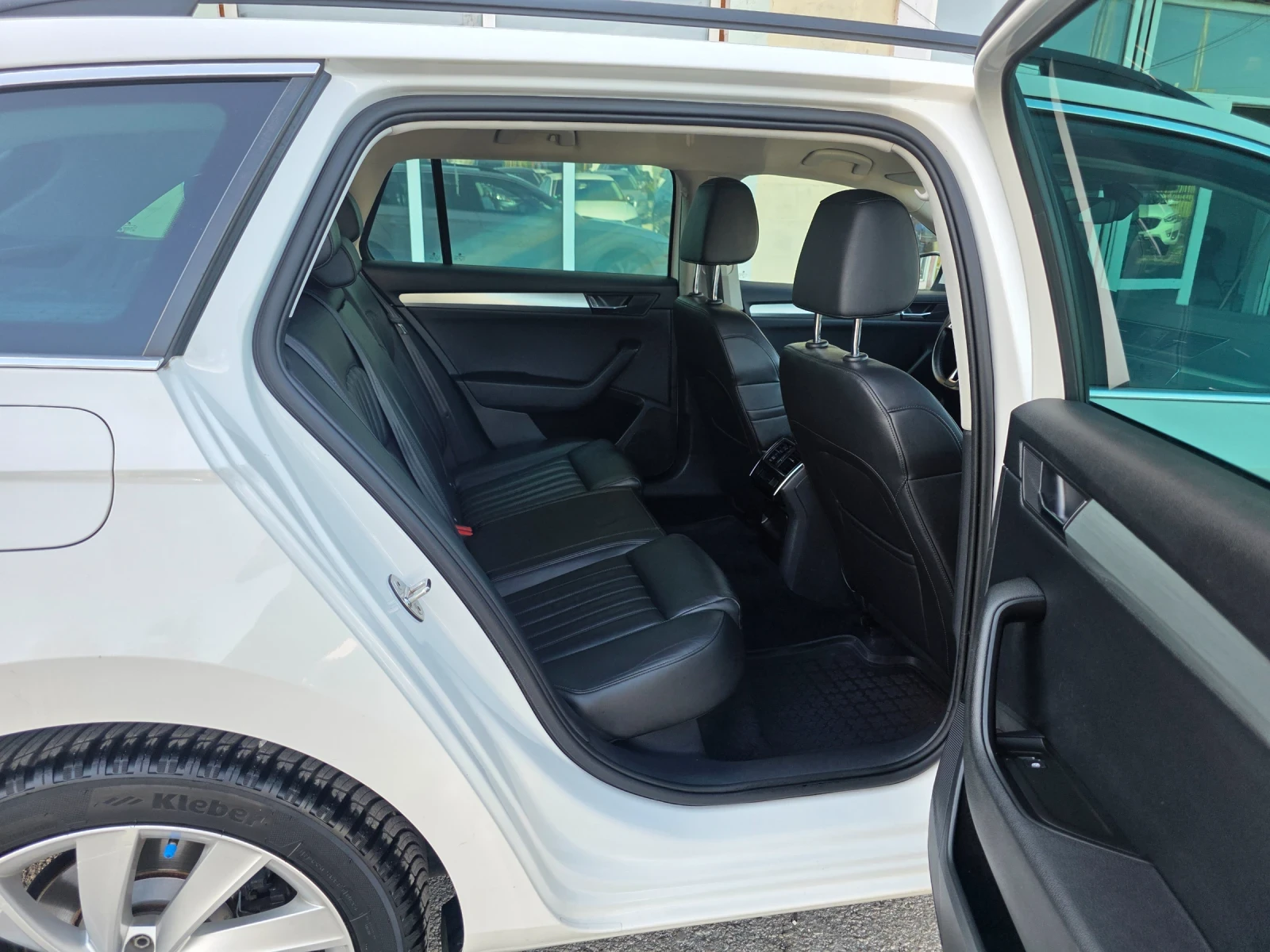 Skoda Superb 2.0TDI 150КС ITALY УНИКАТ, снимка 10 - Автомобили и джипове - 55327239