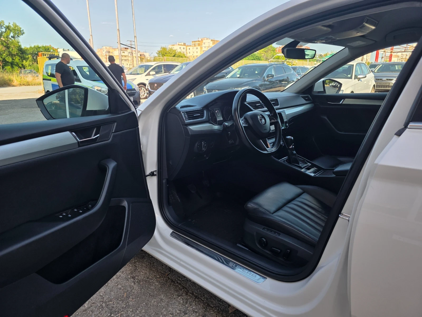 Skoda Superb 2.0TDI 150КС ITALY УНИКАТ, снимка 11 - Автомобили и джипове - 55327239