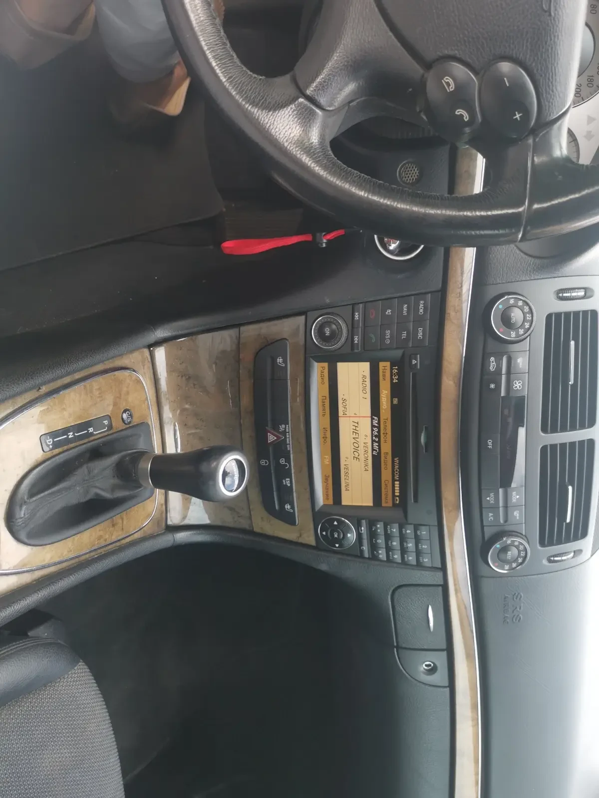 Mercedes-Benz E 220, снимка 9 - Автомобили и джипове - 55694030