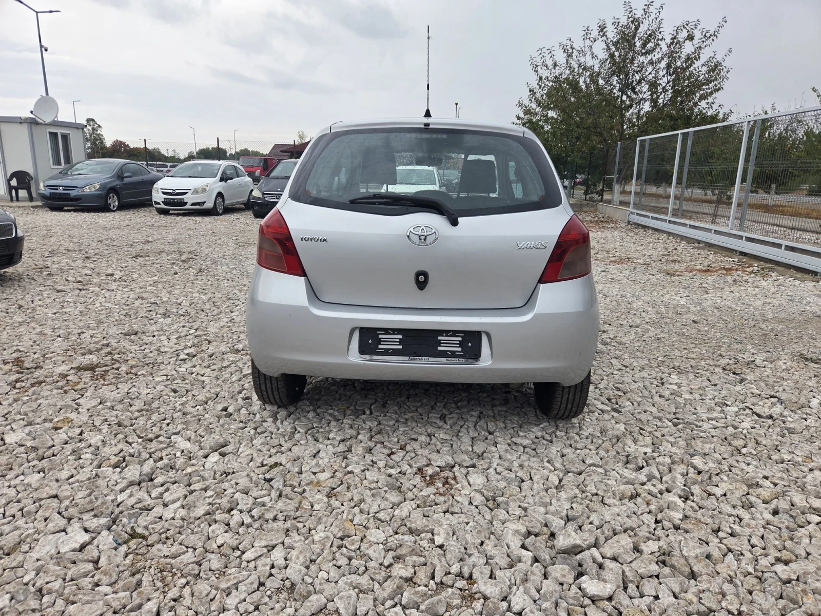 Toyota Yaris 1.0* klima* внос Италия* , снимка 6 - Автомобили и джипове - 56242746