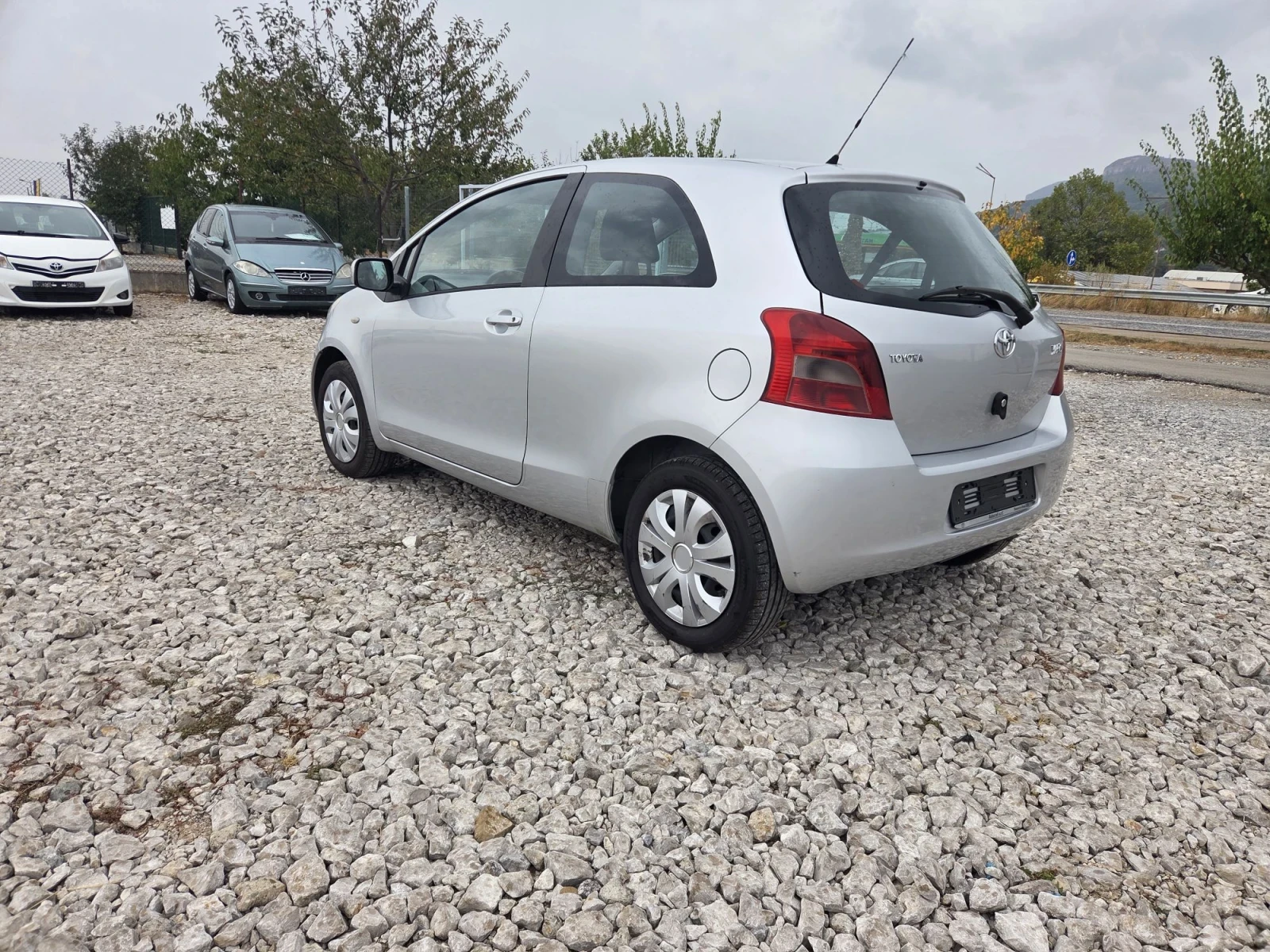 Toyota Yaris 1.0* klima* внос Италия* , снимка 7 - Автомобили и джипове - 56242746