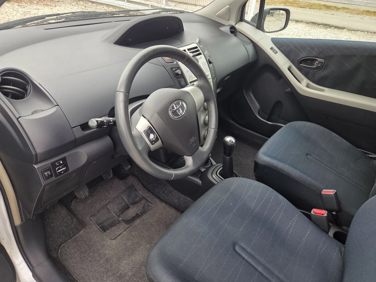Toyota Yaris 1.0* klima* внос Италия* , снимка 11 - Автомобили и джипове - 56242746