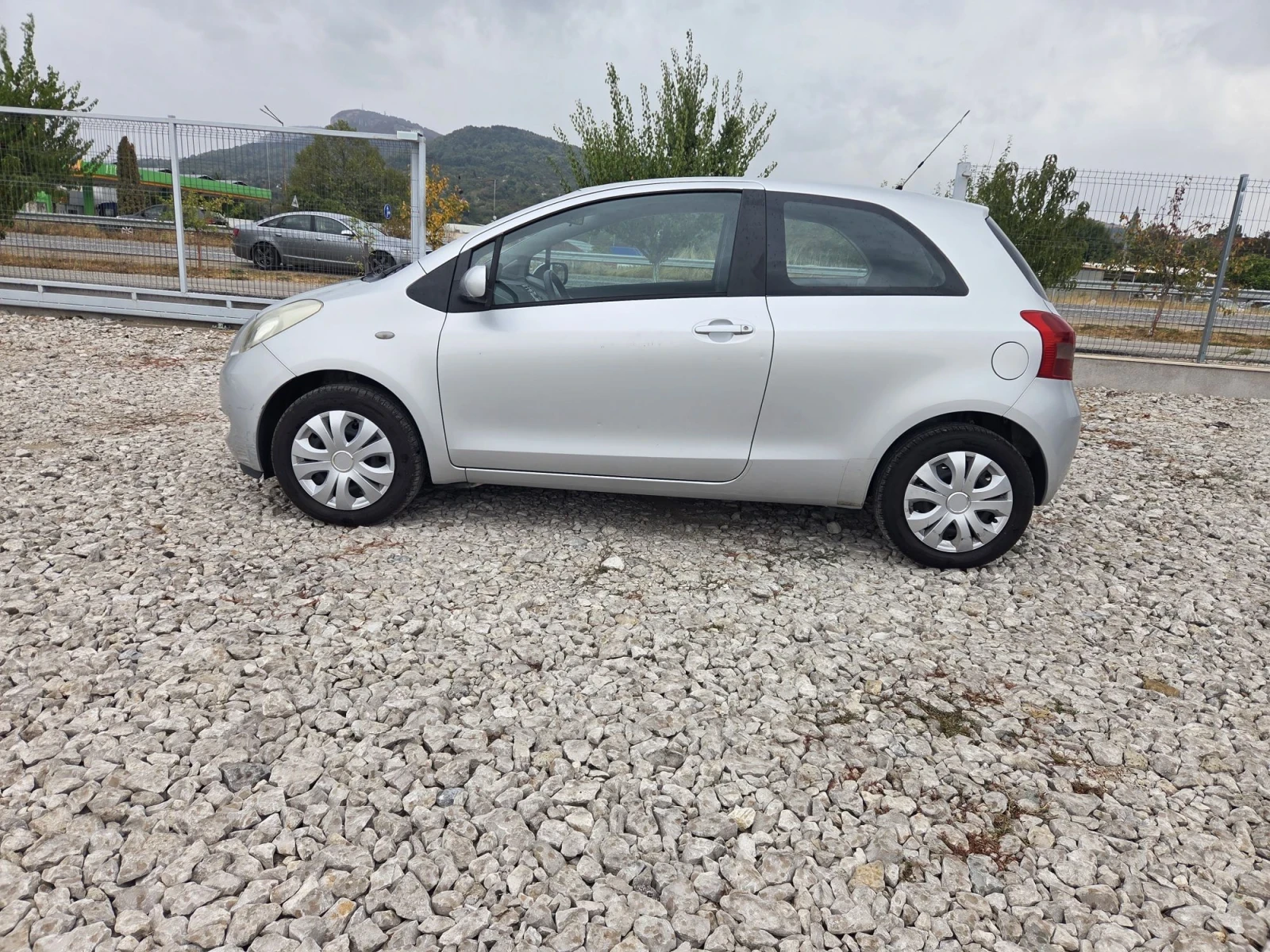 Toyota Yaris 1.0* klima* внос Италия* , снимка 8 - Автомобили и джипове - 56242746