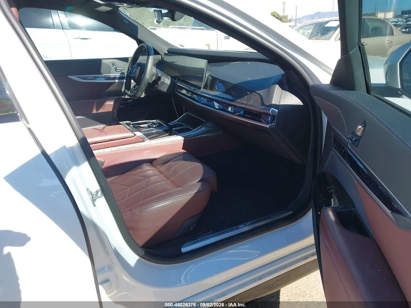 BMW i7 xDrive60, снимка 5 - Автомобили и джипове - 56425022