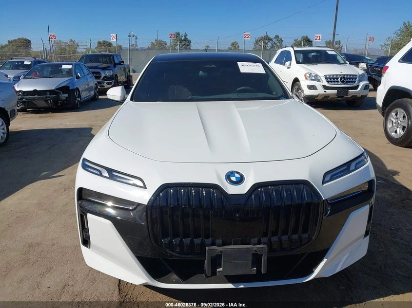BMW i7 xDrive60, снимка 12 - Автомобили и джипове - 56425022