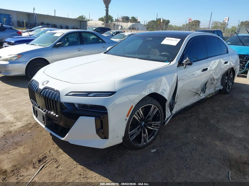BMW i7 xDrive60, снимка 2 - Автомобили и джипове - 56425022