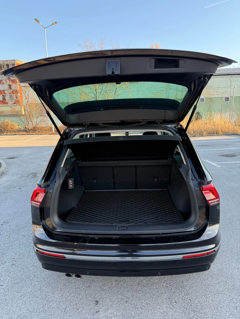 VW Tiguan 2.0D 4x4 R-Line Dig.Cockpit, снимка 14 - Автомобили и джипове - 52530605