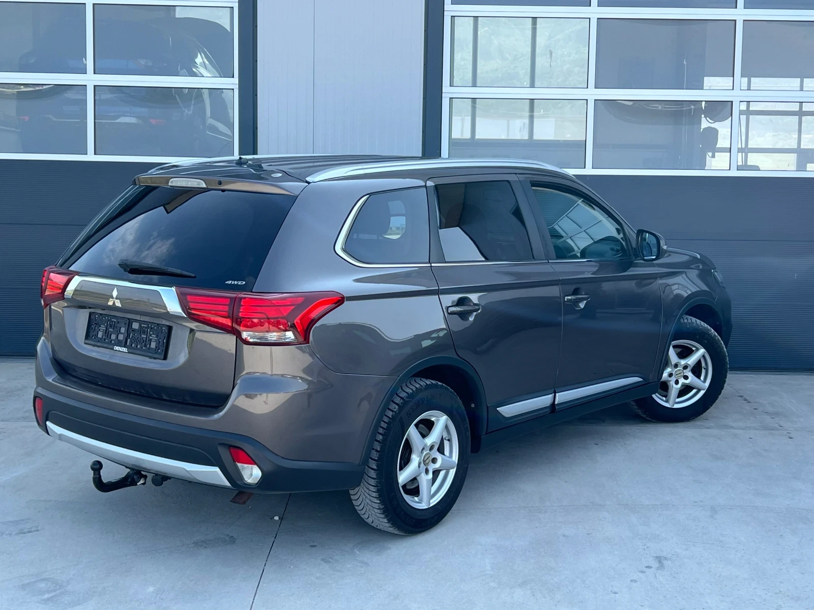 Mitsubishi Outlander 2.2/150кс 4х4 7места камера - изображение 6