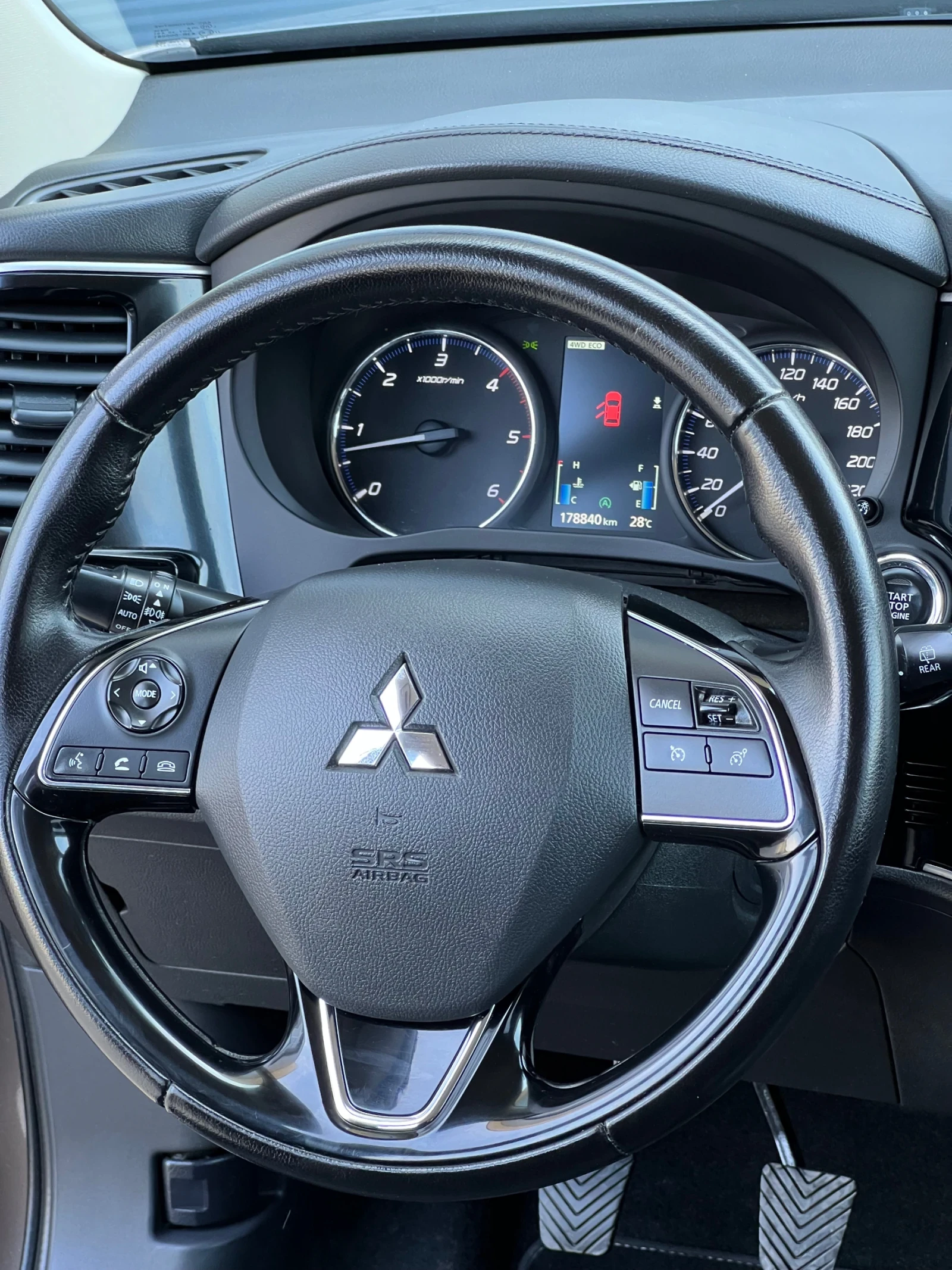 Mitsubishi Outlander 2.2/150кс 4х4 7места камера - изображение 7
