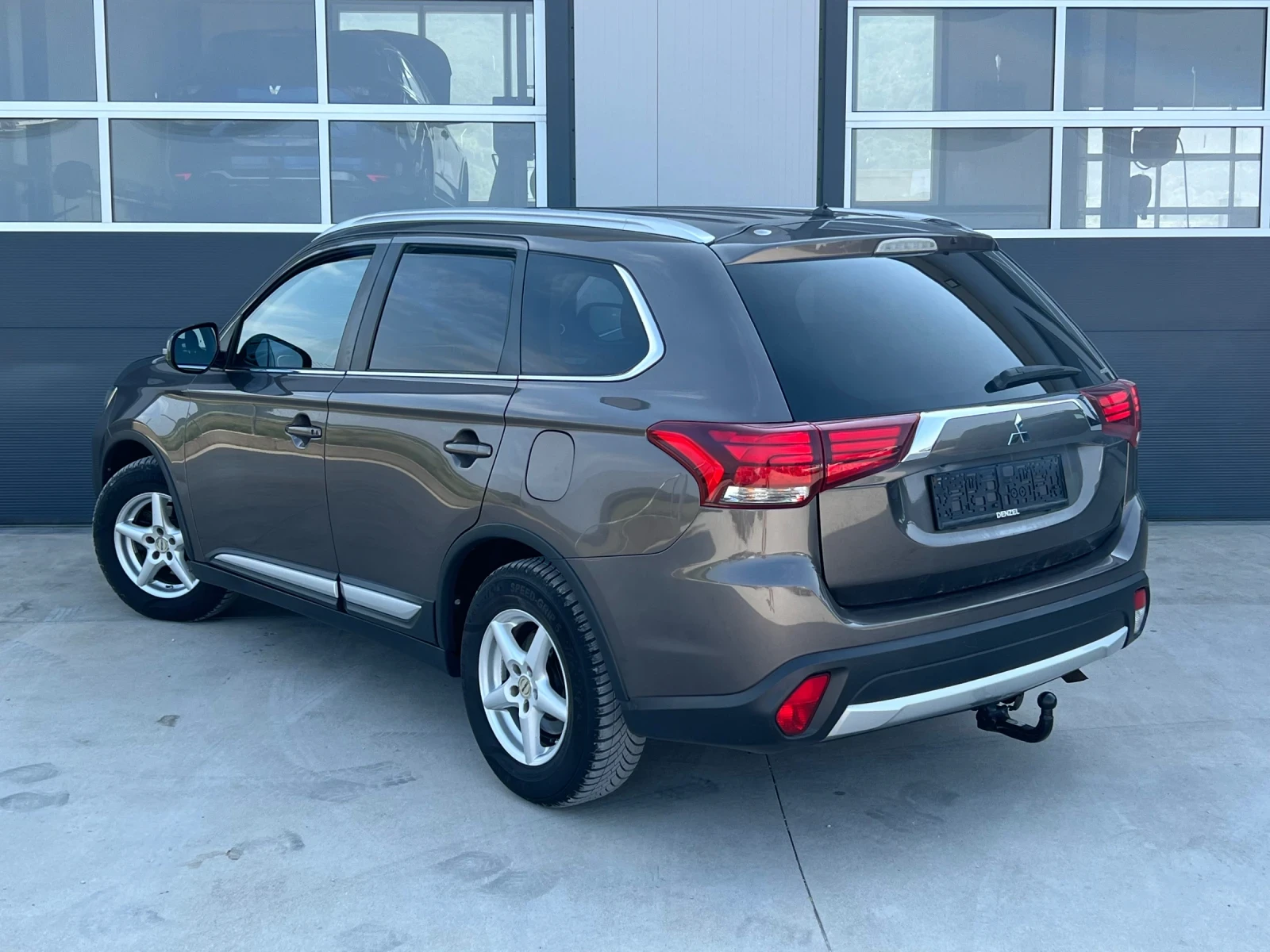 Mitsubishi Outlander 2.2/150кс 4х4 7места камера - изображение 4