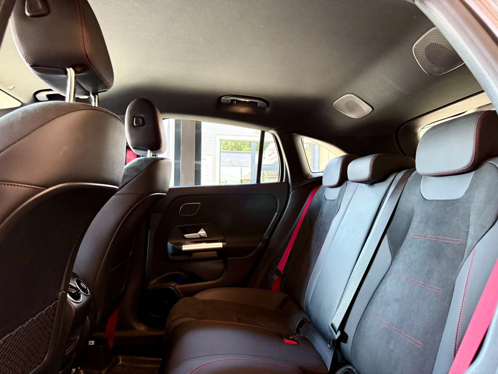 Mercedes-Benz GLA 45 AMG 35 AMG* Full* Подгрев* Burmester* ЛИЗИНГ , снимка 14 - Автомобили и джипове - 55441104