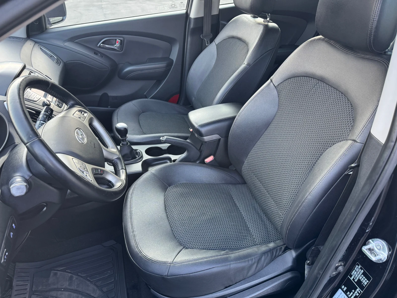 Hyundai IX35 1.7 CRDi 116k.c. * Подгрев * Кожа * Bluetooth/AUX, снимка 10 - Автомобили и джипове - 55504017