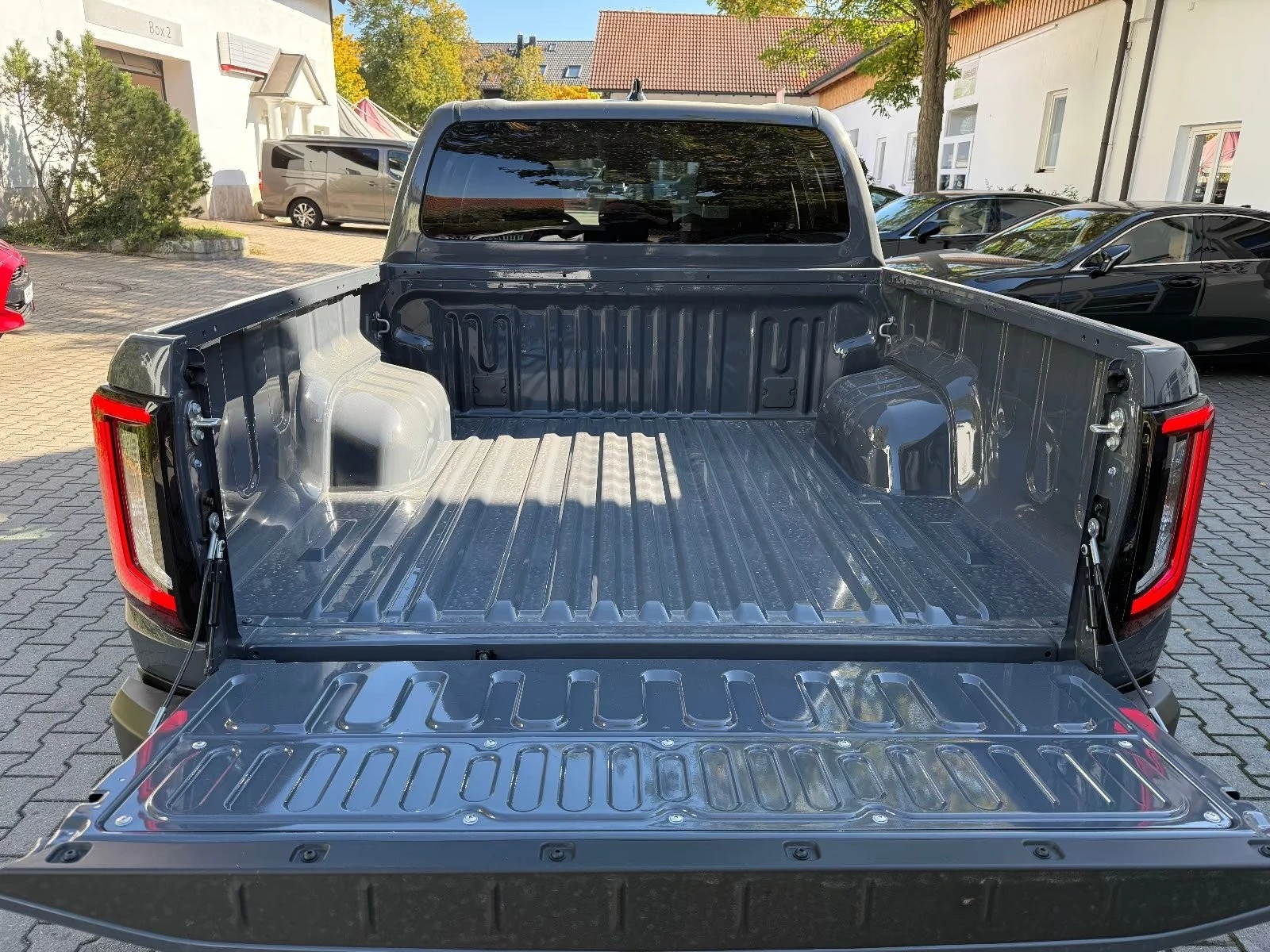 Toyota Hilux 2.8 D-4D / DOUBLE CAB / ACTIVE / 4X4 / CAMERA / , снимка 6 - Автомобили и джипове - 56705704