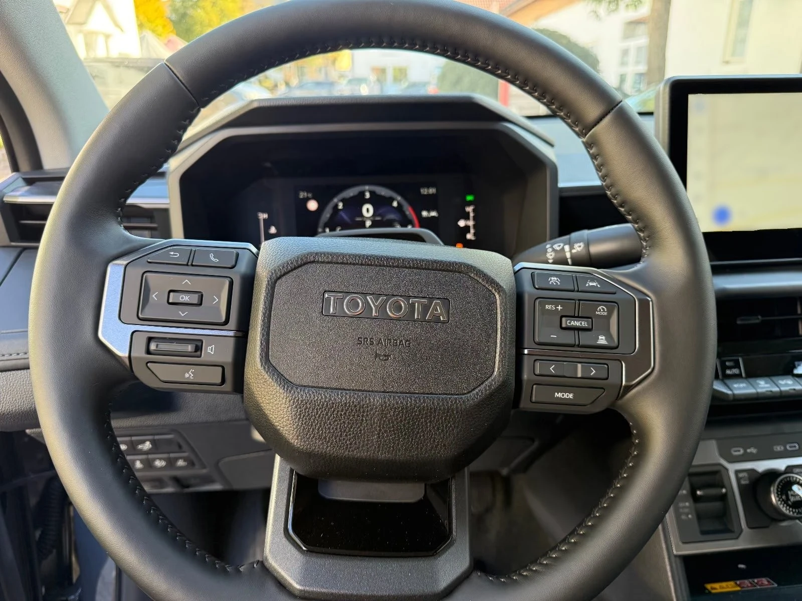 Toyota Hilux 2.8 D-4D / DOUBLE CAB / ACTIVE / 4X4 / CAMERA / , снимка 12 - Автомобили и джипове - 56705704