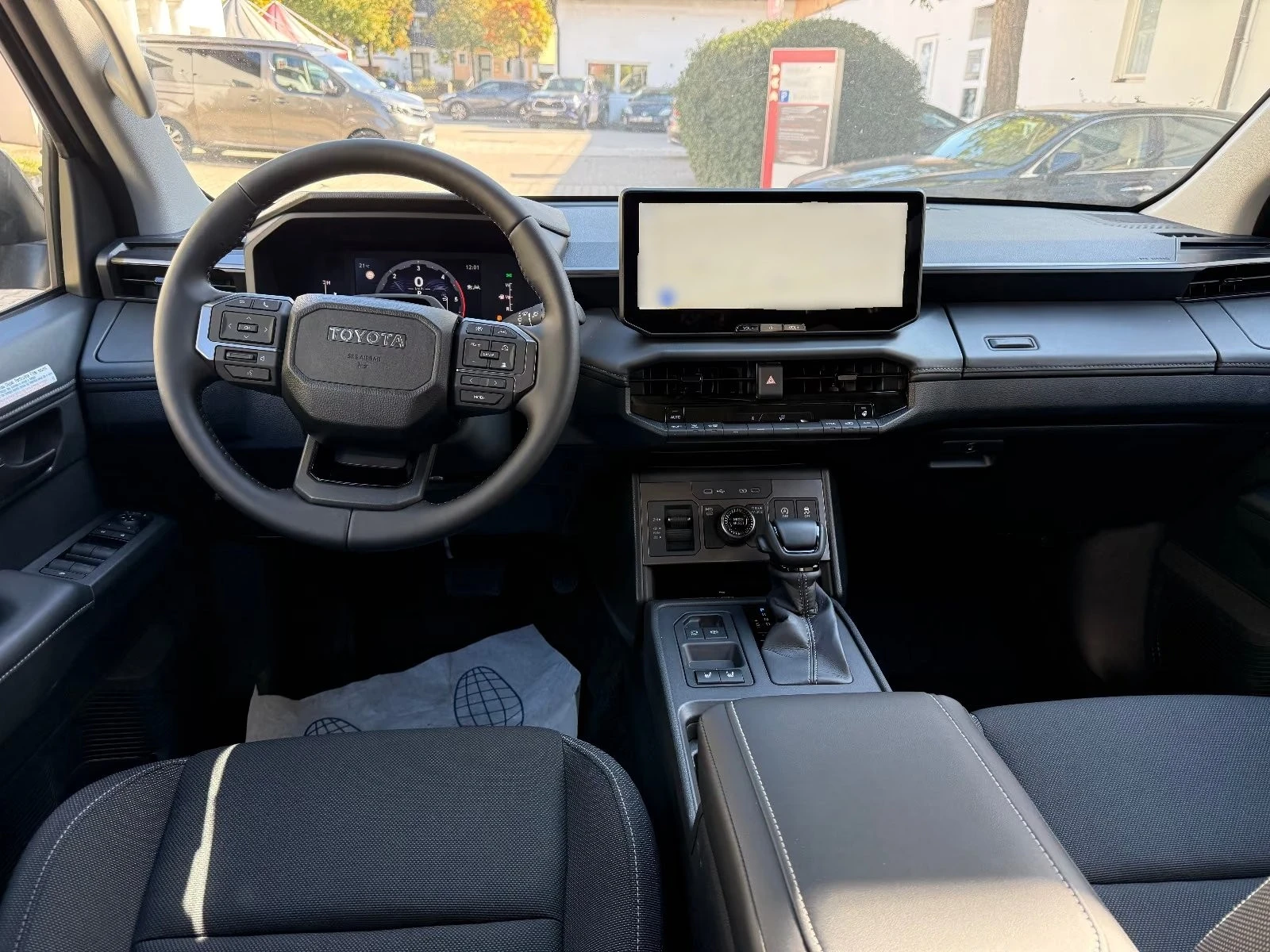 Toyota Hilux 2.8 D-4D / DOUBLE CAB / ACTIVE / 4X4 / CAMERA / , снимка 10 - Автомобили и джипове - 56705704