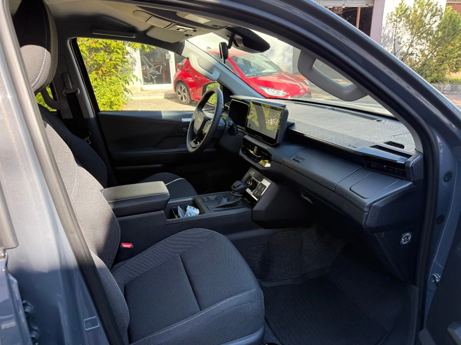 Toyota Hilux 2.8 D-4D / DOUBLE CAB / ACTIVE / 4X4 / CAMERA / , снимка 14 - Автомобили и джипове - 56705704