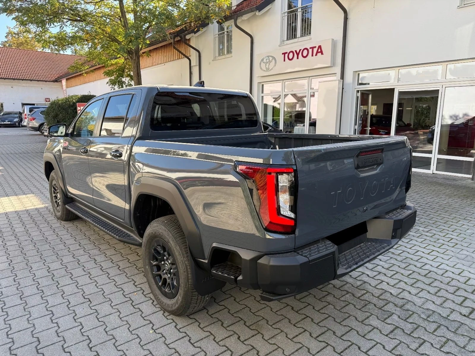 Toyota Hilux 2.8 D-4D / DOUBLE CAB / ACTIVE / 4X4 / CAMERA / , снимка 4 - Автомобили и джипове - 56705704