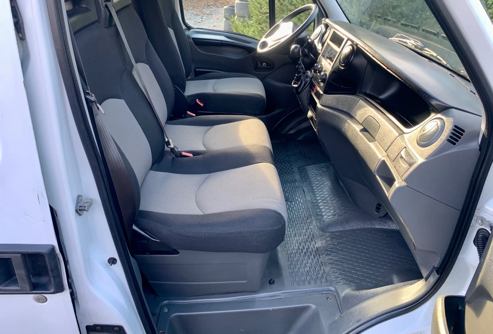 Iveco Daily 197км* MAXI XXL 4.70* КЛИМА* БАГАЖНИК* СЕРВИЗНА КН, снимка 13 - Бусове и автобуси - 53770482