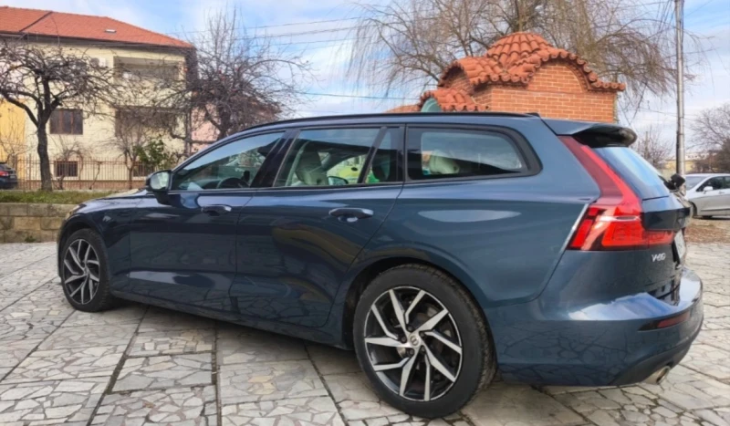 Volvo V60 D4, снимка 3 - Автомобили и джипове - 52257210