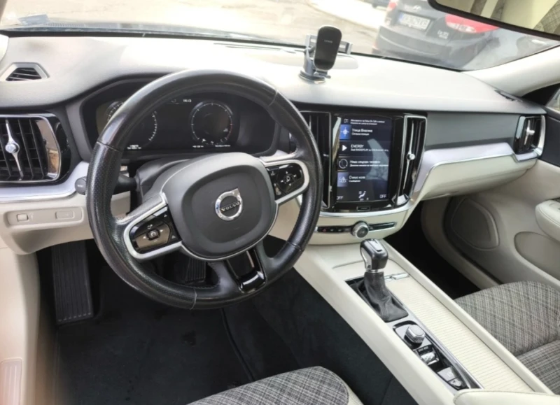Volvo V60 D4, снимка 8 - Автомобили и джипове - 52257210