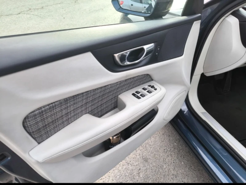 Volvo V60 D4, снимка 7 - Автомобили и джипове - 52257210