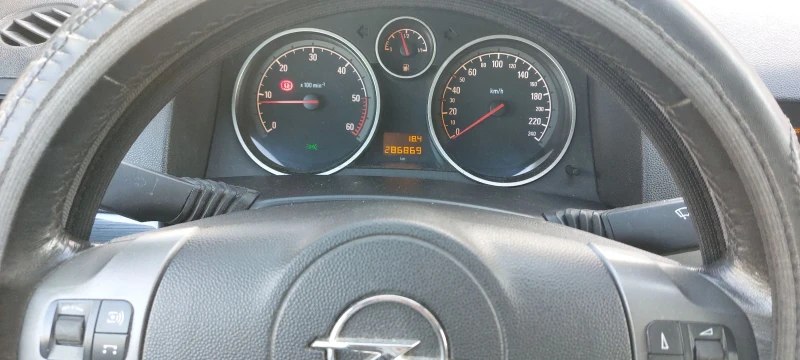 Opel Astra 1.7 CDTI COSMO , снимка 9 - Автомобили и джипове - 52790201