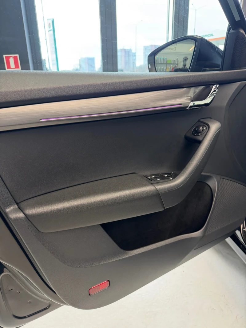 Skoda Octavia Първи собственик! 1.5 G-TEC! Лизинг!, снимка 10 - Автомобили и джипове - 53066209