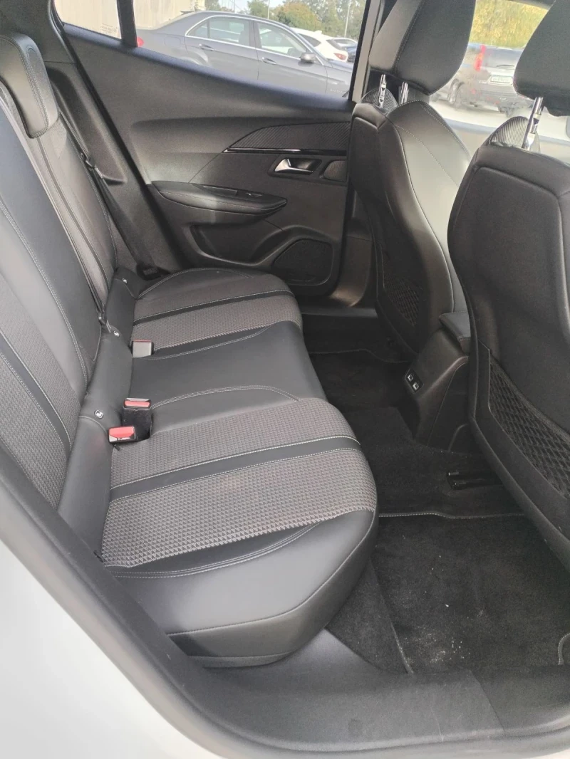 Peugeot 2008 1.5 Blue-HDi GT, снимка 13 - Автомобили и джипове - 53217950