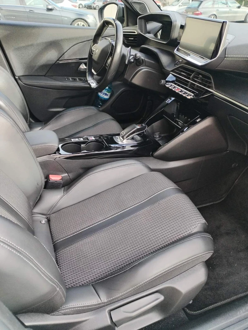 Peugeot 2008 1.5 Blue-HDi GT, снимка 12 - Автомобили и джипове - 53217950