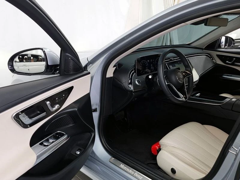 Mercedes-Benz E 200 2.0 Automatic, снимка 10 - Автомобили и джипове - 55886050