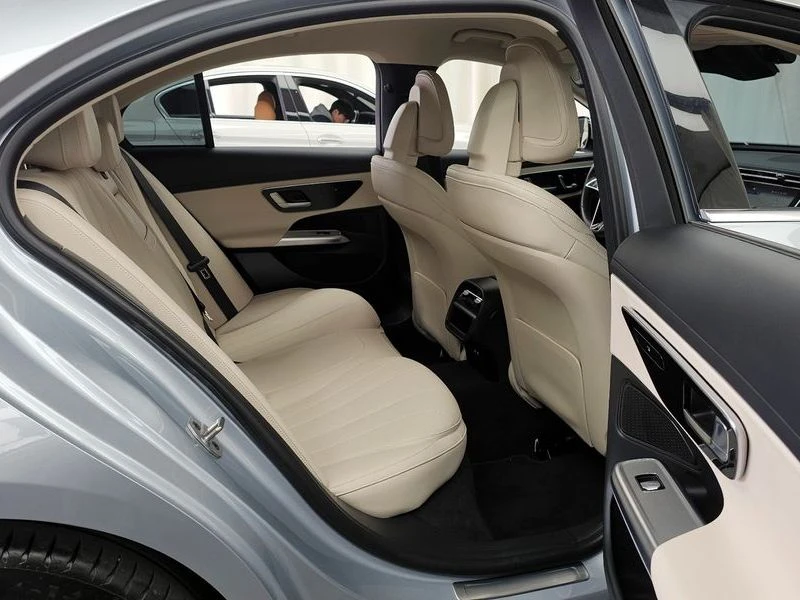 Mercedes-Benz E 200 2.0 Automatic, снимка 12 - Автомобили и джипове - 55886050