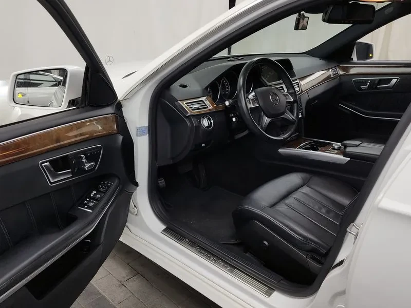 Mercedes-Benz E 300 Elegance - САМО 30% АВАНС, снимка 10 - Автомобили и джипове - 56002488