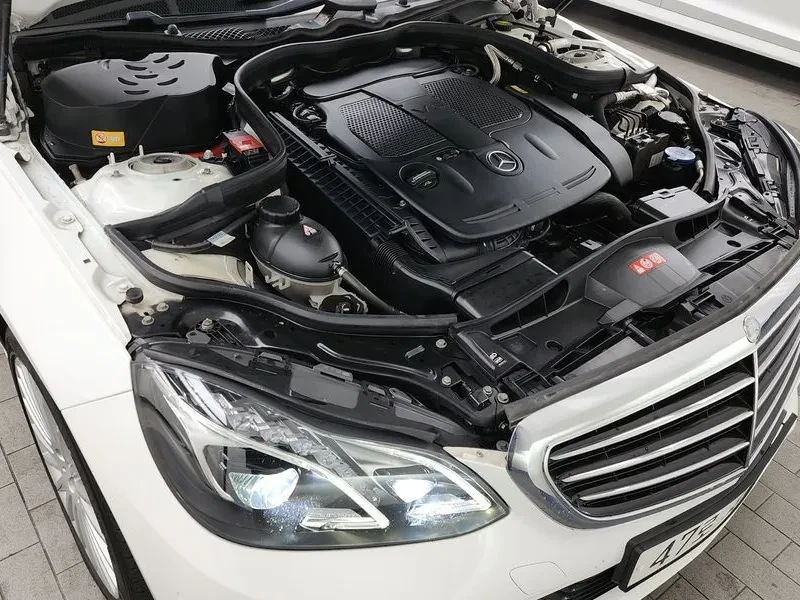 Mercedes-Benz E 300 Elegance - САМО 30% АВАНС, снимка 6 - Автомобили и джипове - 56002488