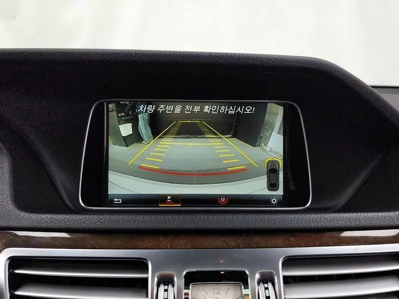 Mercedes-Benz E 300 Elegance - САМО 30% АВАНС, снимка 15 - Автомобили и джипове - 56002488